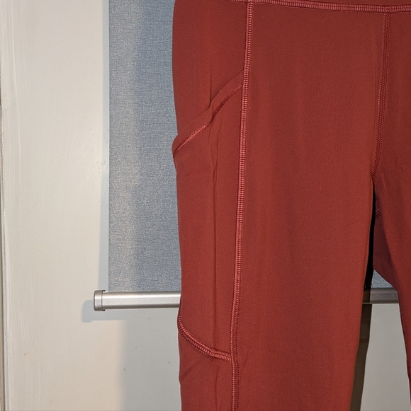 Lululemon Maroon Leggings - Size 4 23” Inseam - Picture 3 of 4